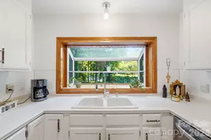 7045 Burlwood Rd, Charlotte, NC 28211 - Photo 18