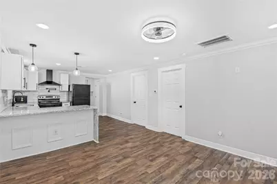 906 Gladstone Street, Florence, SC 29501 - Photo 6