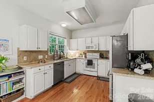 8120 Pelorus Ln, Charlotte, NC 28269 - Photo 10