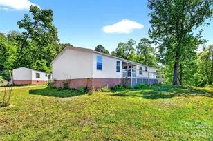 298 Wolf Xing, Bakersville, NC 28705 - Photo 6