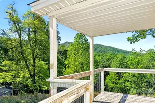 298 Wolf Xing, Bakersville, NC 28705 - Photo 4