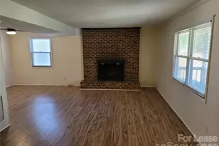5323 Chestnut Lake Dr, Charlotte, NC 28227 - Photo 6