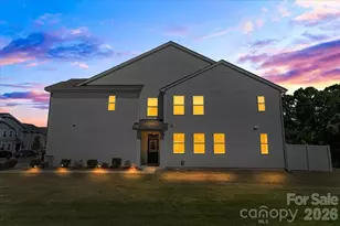4529 Iron Oak Ln, Charlotte, NC 28269 - Photo 2