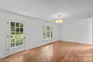 3840 Colebrook Rd, Charlotte, NC 28215 - Photo 16