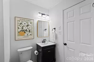 3840 Colebrook Rd, Charlotte, NC 28215 - Photo 10