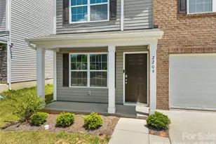 2209 Lilium Dr, Charlotte, NC 28216 - Photo 2