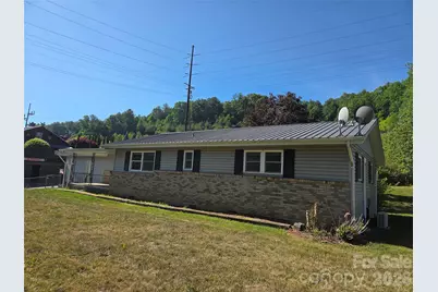 42 East Boulevard, Burnsville, NC 28714 - Photo 1