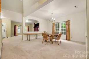13933 Pinyon Pine Ln, Charlotte, NC 28215 - Photo 8