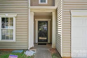 13933 Pinyon Pine Ln, Charlotte, NC 28215 - Photo 4