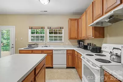 13933 Pinyon Pine Lane, Charlotte, NC 28215 - Photo 14