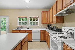 13933 Pinyon Pine Ln, Charlotte, NC 28215 - Photo 14