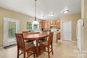 13933 Pinyon Pine Ln, Charlotte, NC 28215 - Photo 10