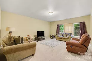 13933 Pinyon Pine Ln, Charlotte, NC 28215 - Photo 6