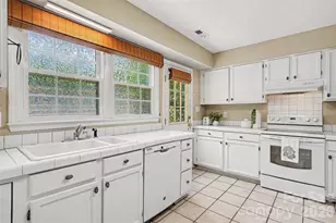4300 Saxonbury Way, Charlotte, NC 28269 - Photo 12