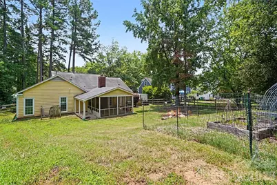 4300 Saxonbury Way, Charlotte, NC 28269 - Photo 32