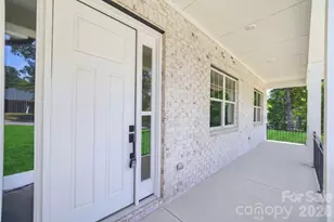 825 Breezewood Dr, Charlotte, NC 28262 - Photo 36