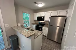 6466 Windsor Gate Ln, Charlotte, NC 28215 - Photo 10