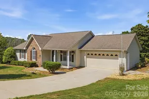 3842 Serenity Dr, Hickory, NC 28602 - Photo 2