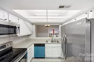 9320 S Vicksburg Park Ct, Charlotte, NC 28210 - Photo 6