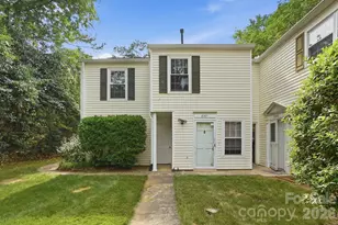 8501 Pine Thicket Ct, Charlotte, NC 28226 - Photo 2