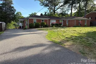 622 S Carolina Ave, Statesville, NC 28677 - Photo 2