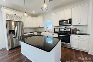 8514 Sharonbrook Dr, Charlotte, NC 28210 - Photo 4