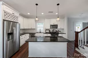 8514 Sharonbrook Dr, Charlotte, NC 28210 - Photo 2