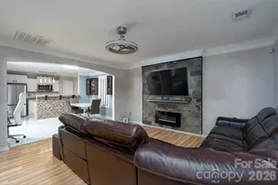 7329 Hidden Creek Dr, Charlotte, NC 28214 - Photo 4