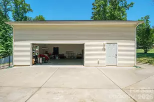 9027 Leah Meadow Ln, Charlotte, NC 28227 - Photo 2