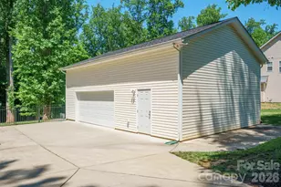 9027 Leah Meadow Ln, Charlotte, NC 28227 - Photo 36