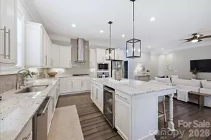 1103 N Sharon Amity Rd, Charlotte, NC 28211 - Photo 14