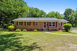 3326 Dunaire Dr, Charlotte, NC 28205 - Photo 2