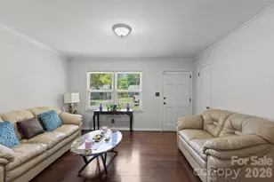 3326 Dunaire Dr, Charlotte, NC 28205 - Photo 6