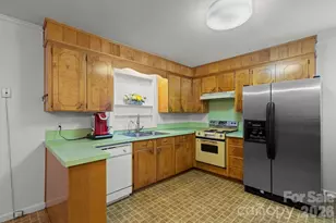 3326 Dunaire Dr, Charlotte, NC 28205 - Photo 10