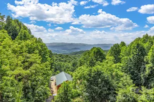 221 Coopers Dr, Hendersonville, NC 28739 - Photo 10