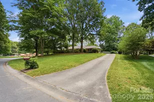 5705 Foxcrest Dr, Mint Hill, NC 28227 - Photo 4