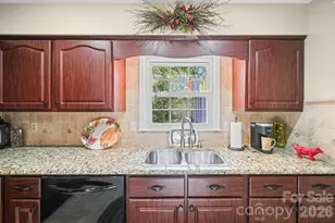 13539 4 Oaks Ln, Matthews, NC 28105 - Photo 16