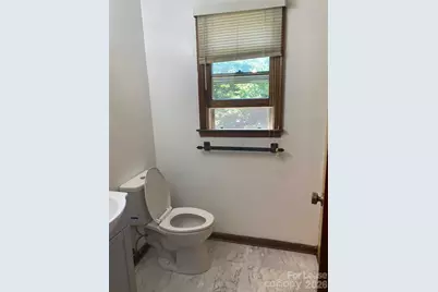 1020 3rd Street SE, Hickory, NC 28602 - Photo 6