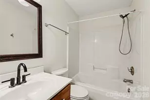 5833 Cougar Ln, Charlotte, NC 28269 - Photo 12