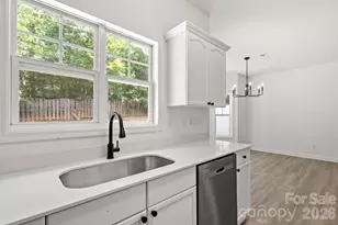 5536 Franklin Springs Cir, Charlotte, NC 28217 - Photo 12
