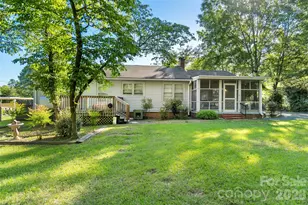 1404 Berry St, Wadesboro, NC 28170 - Photo 6
