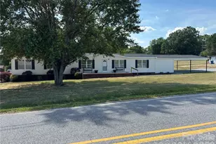 559 School Dr, Taylorsville, NC 28681 - Photo 2