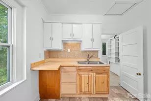 9 Ivy St, Burnsville, NC 28714 - Photo 12
