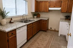 7636 Eastbourne Rd, Charlotte, NC 28227 - Photo 10