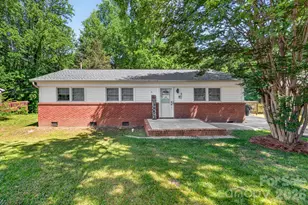 402 Wooddale Dr, Dallas, NC 28034 - Photo 1