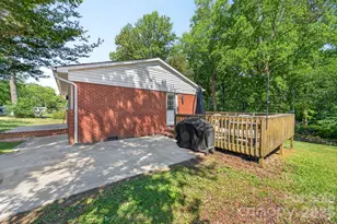 402 Wooddale Dr, Dallas, NC 28034 - Photo 4