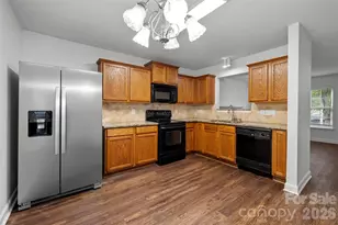6618 Wicked Oak Ln, Charlotte, NC 28216 - Photo 8