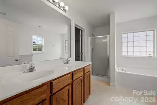 6618 Wicked Oak Ln, Charlotte, NC 28216 - Photo 16
