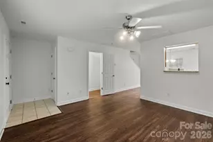 6618 Wicked Oak Ln, Charlotte, NC 28216 - Photo 4
