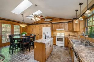 1126 Kilpatrick Rd, Hendersonville, NC 28739 - Photo 4